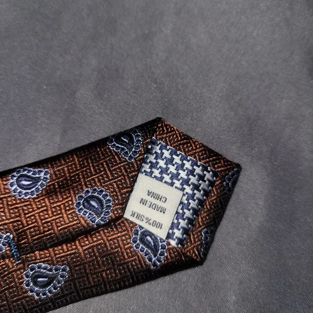 JoS. A. Bank 1905 Men's Gold/Navy Paisley Print Tie, 100% Silk
